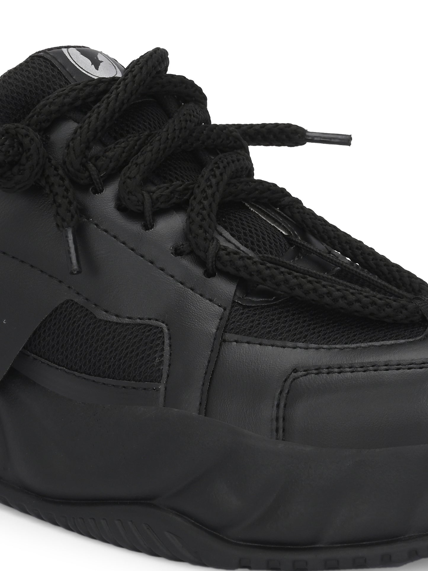 Men’s black chunky sneakers with thick sole and lace-up design