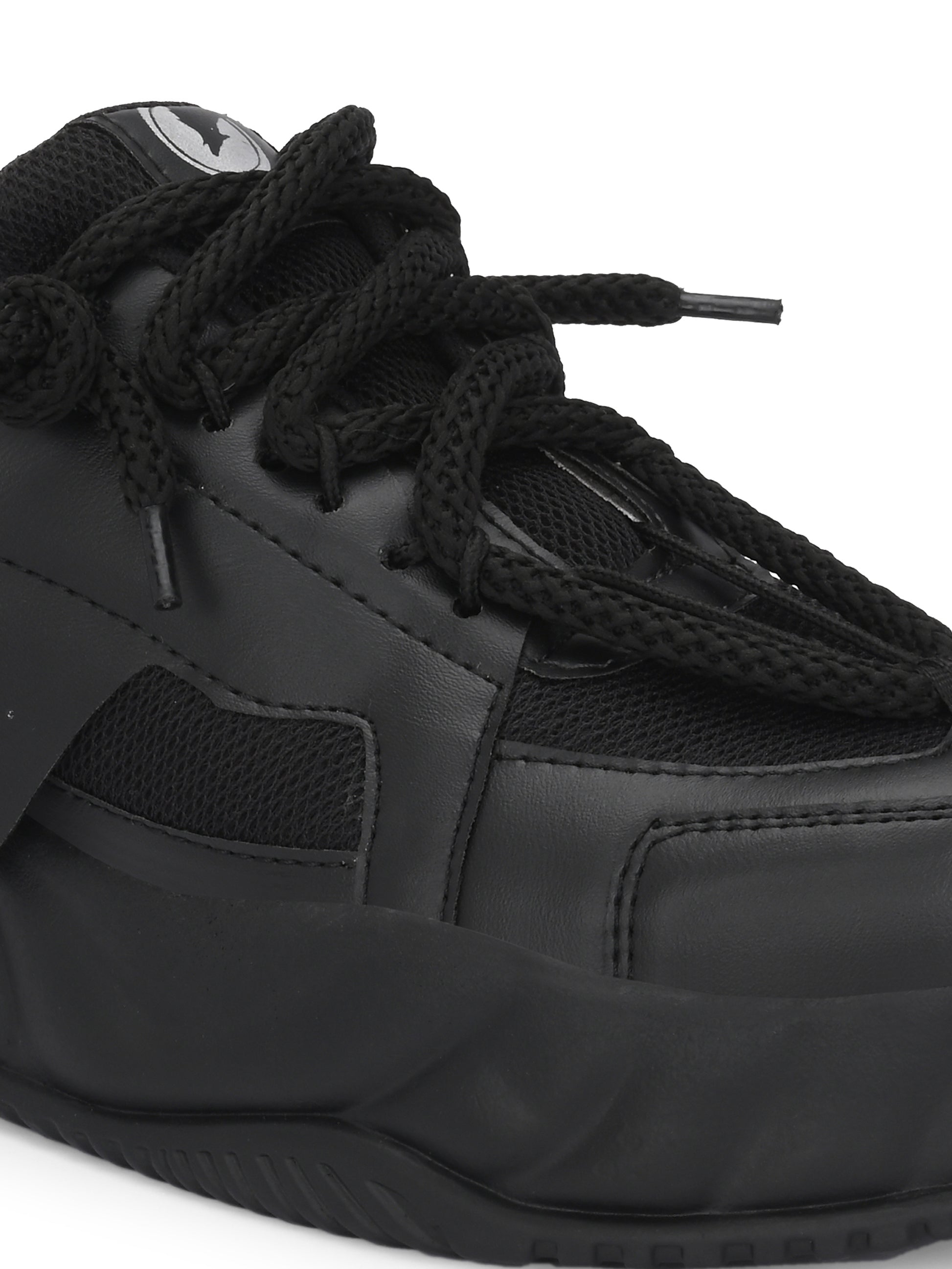 Men’s black chunky sneakers with thick sole and lace-up design