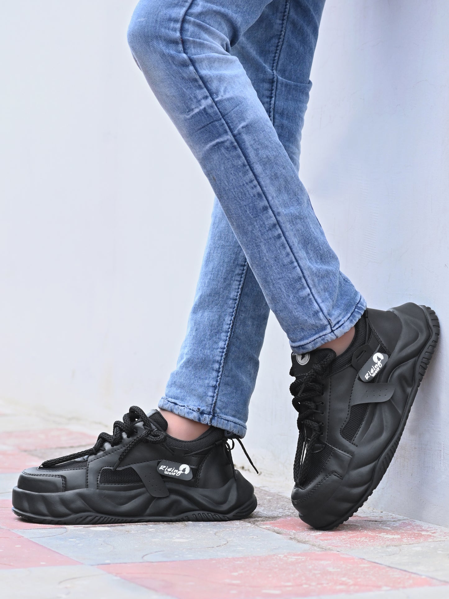 Men’s black chunky sneakers with thick sole and lace-up design
